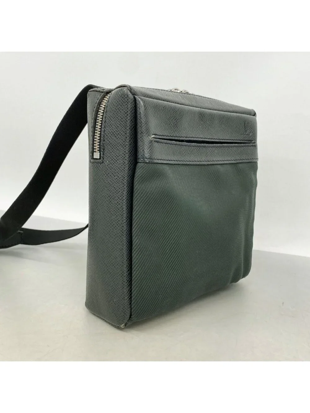 Louis Vuitton Shoulder Bag Taiga Sayan Ardoise